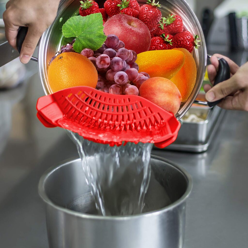 Clip-on strainer for pots